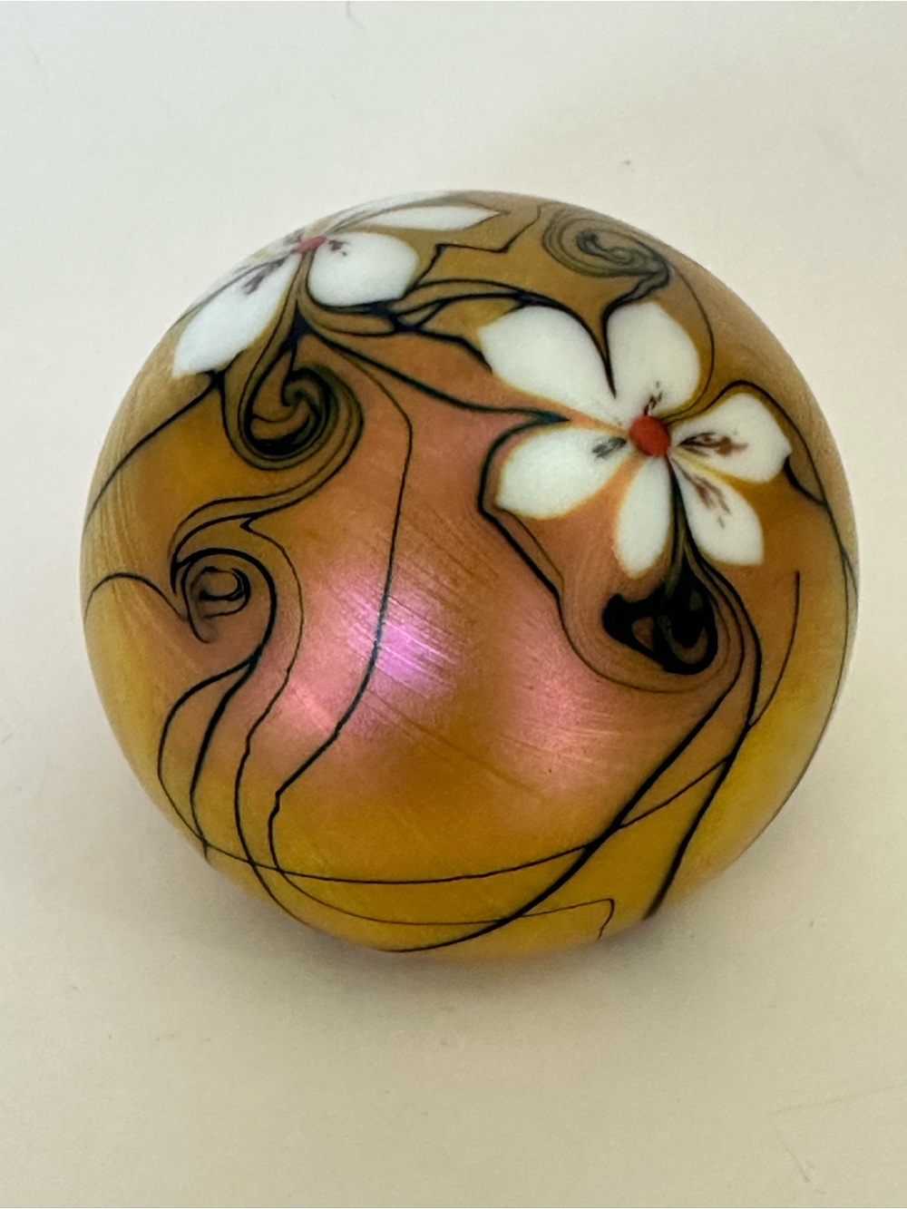 Vintage SIGNED S SMYERS Glass 77 Gold & White Flowers Iridescent Paperweight